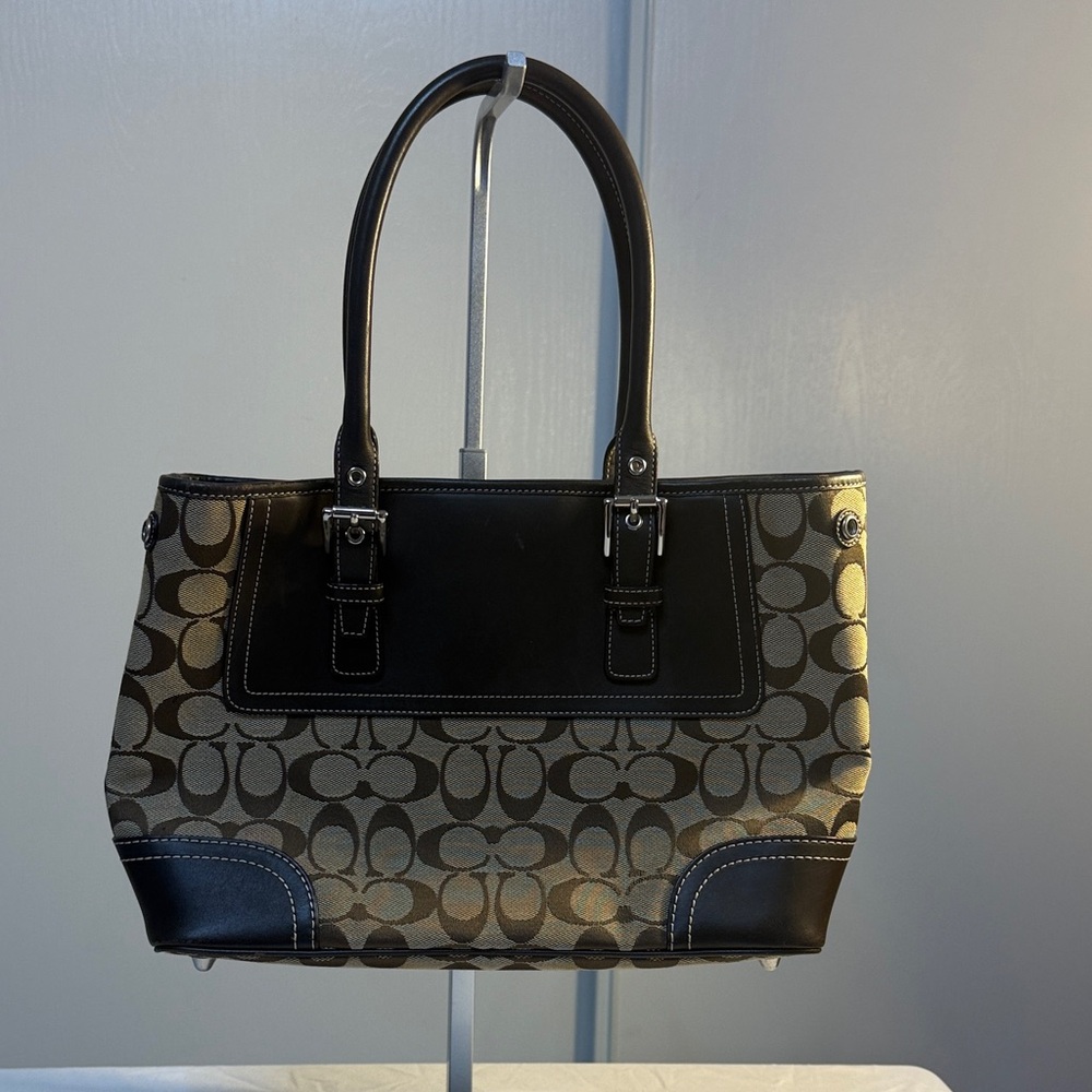 Elegant Coach Black and Brown Women's Handbag